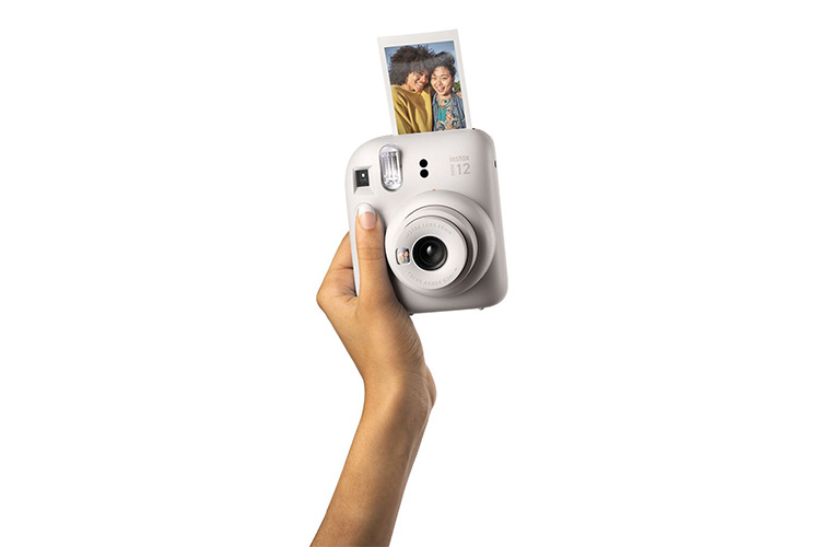 FUJIFILM INSTAX MINI 12 CLAY-WHITE | Wöltje