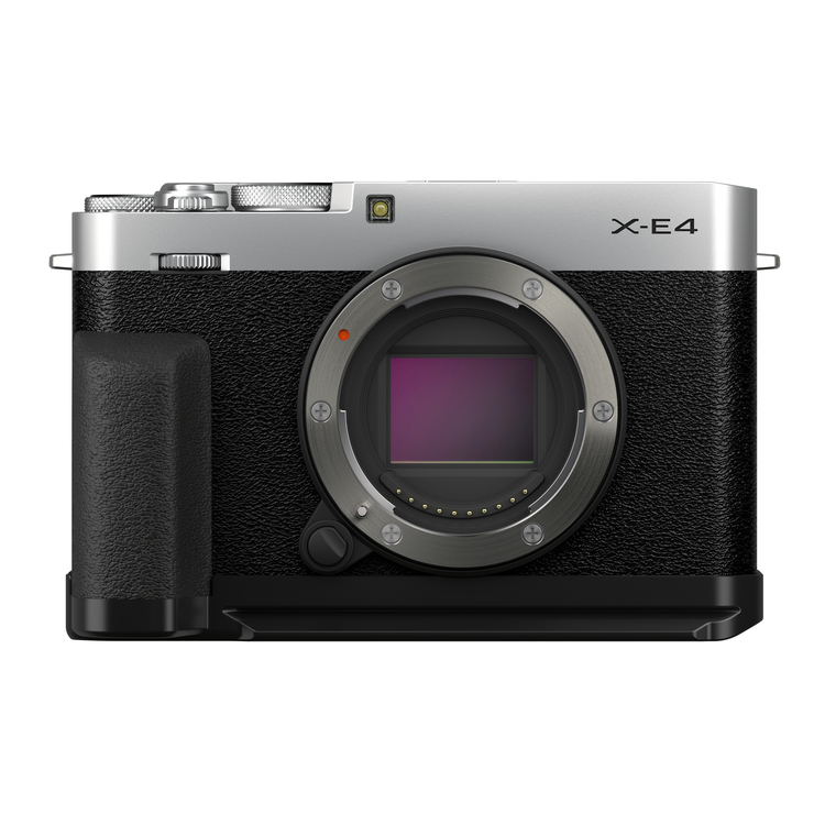 FUJIFILM X-E4 SILBER + TR-XE4 DAUMENAUFLAGE + MHG-XE4 HANDGRIFF